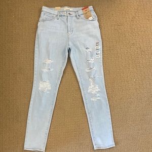 Levi's High Rise Skinny Jean light wash with distress